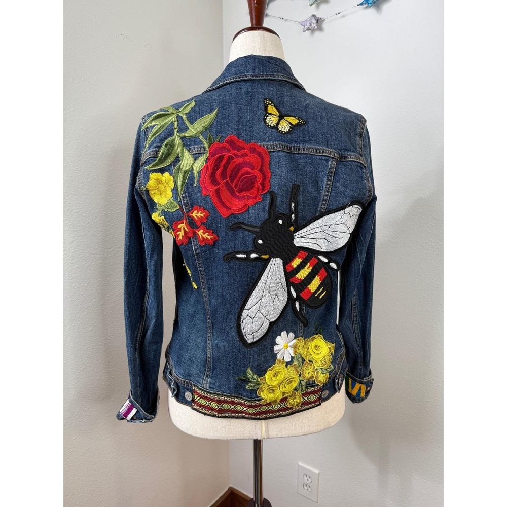 Two Tequilla Sisters Embroidered Denim Jacket M Flowers Bee Design Jean‎ Jacket
